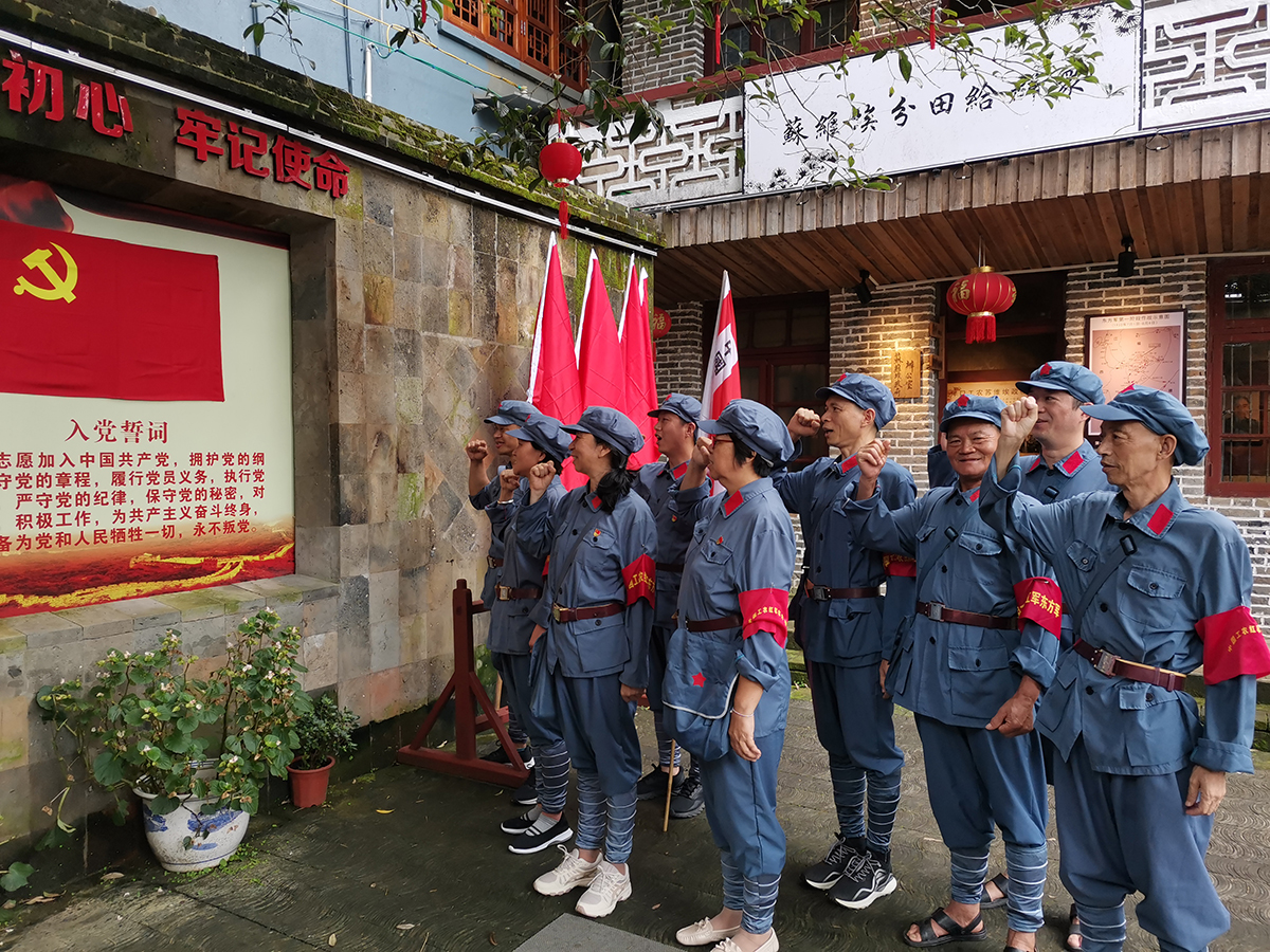 虹潤公司黨支部組織開展“尋找紅色足跡，牢記初心使命”主題黨日活動